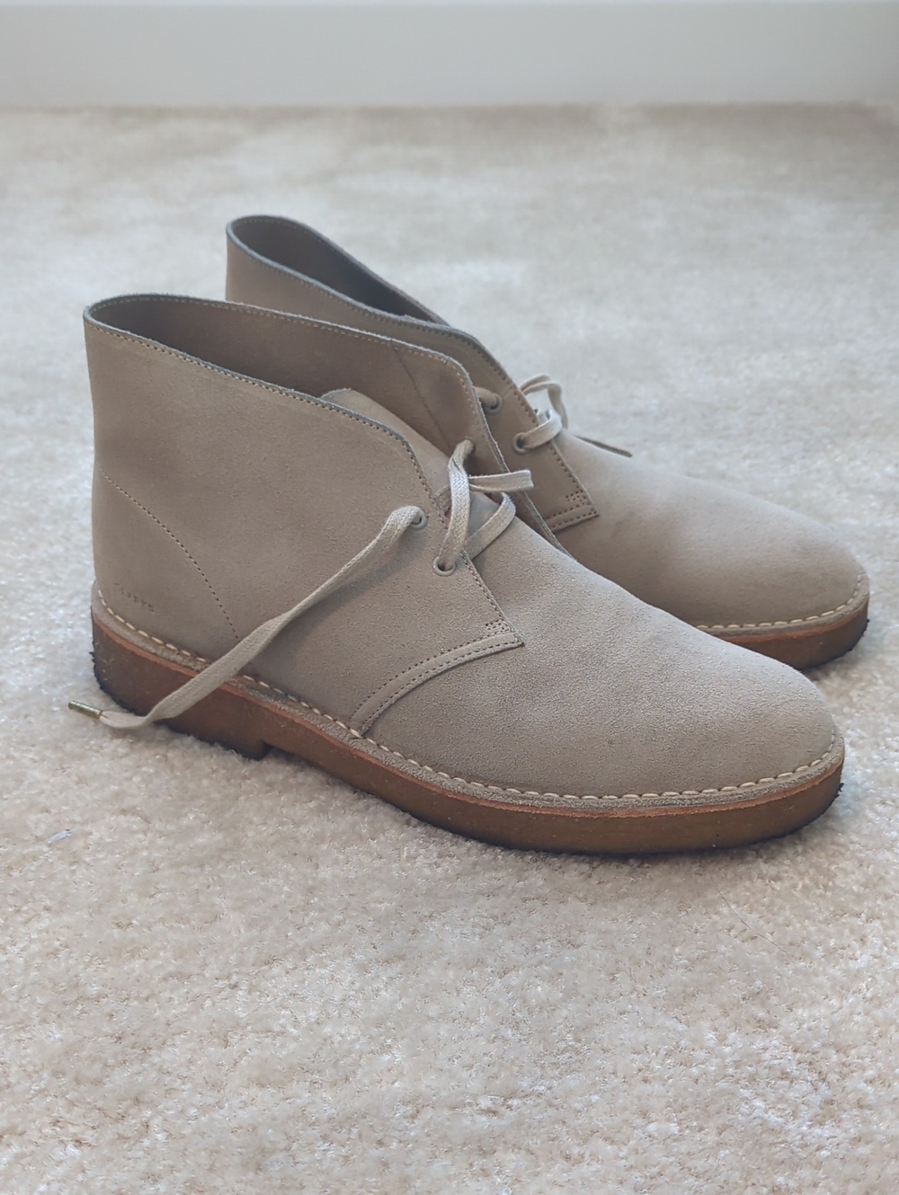 Clarks Men's Suede Chukka Boots in Light Taupe/Tan